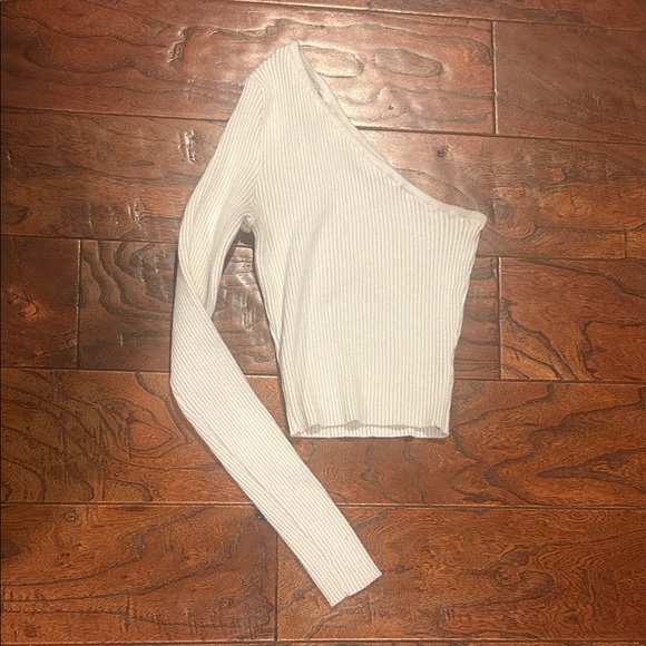Kendall & Kylie Cream Ribbed One-Shoulder Crop Top - Picture 1 of 3